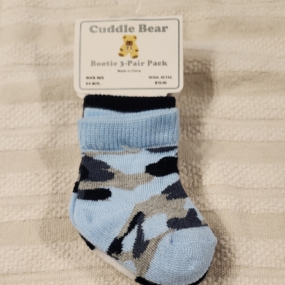 BOYS 3 PAIRS OF SOCKS IN A PACK SIZE 0-6 MONTHS